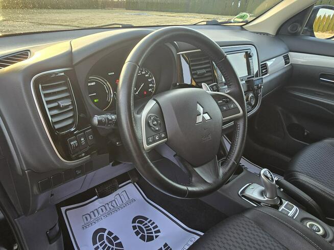 Mitsubishi Outlander 2,0Plug-IN Hybrid. 4x4.Skóry.Navi.Kam.Cof.Hands-Free.Xenony.Aut.