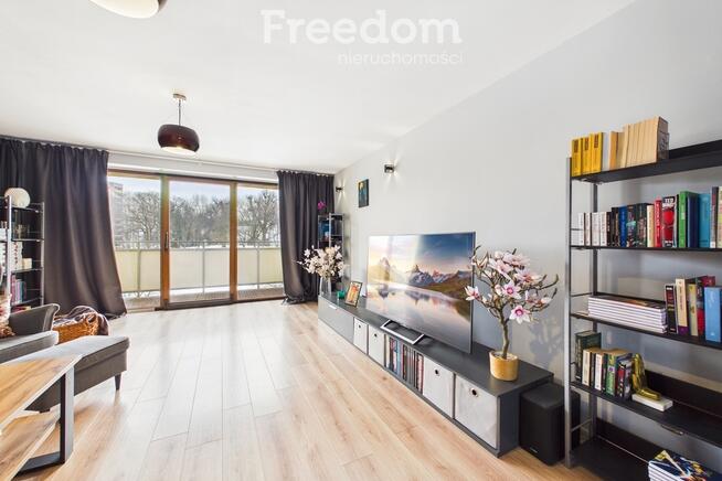 Komfortowe 60 m² z dużym balkonem.