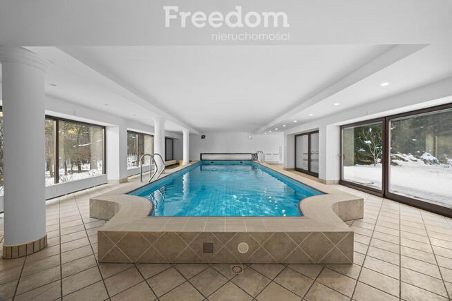 Rezydencja z basenem i SPA – Magdalenka