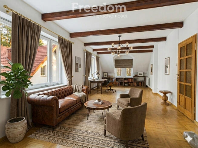 Konstancin-Jeziorna: Dom na 1707 m² działce.