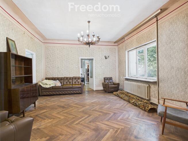 Konstancin-Jeziorna: Dom na 1707 m² działce.