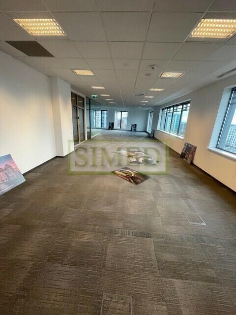 Parter ,biuro ,usługi ,handel , wysoki standard