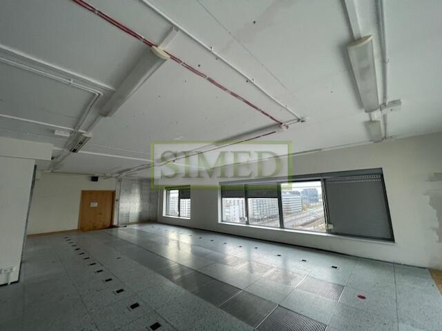 Parter ,biuro ,usługi ,handel , wysoki standard