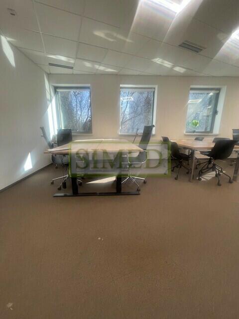 Sala konferencyja,biuro,dostęp24h,parking,recepcja