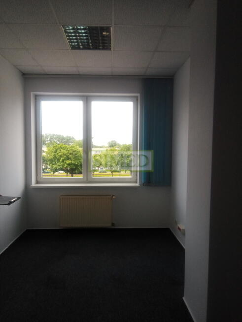 Małe tanie biuro ochrona winda parking