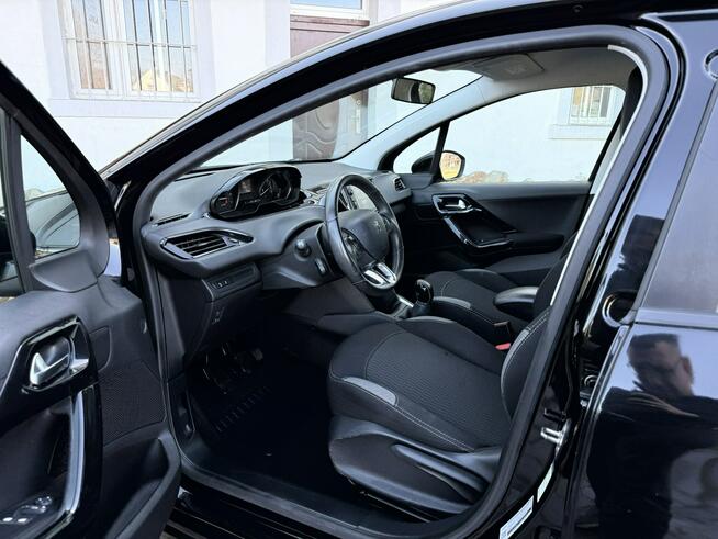 Peugeot 208 126tys.km. nowy rozrząd Serwisowany Zadbany Duży ekran Facelift