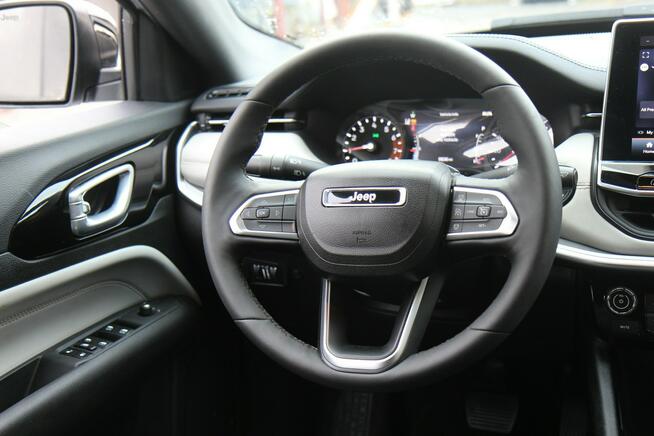 Jeep Compass 2024r. LIMITED 2,0 TURBO 200Km benzyna ALUFELGI 18" 15737KM Nowe