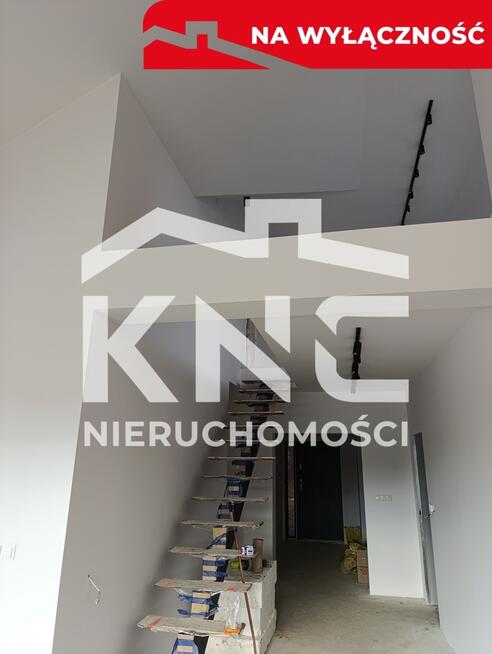 Nowy dom parterowy z antresolą.