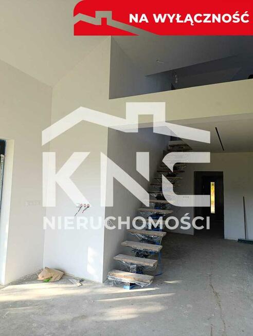 Nowy dom parterowy z antresolą.