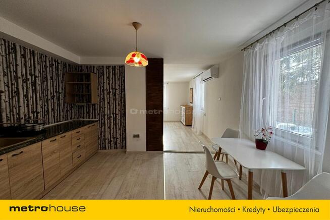 Dom z klimatyzacją i solarem_Niskie rachunki.