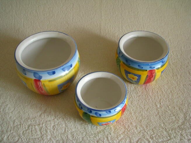 Piękny, ręcznie malowany zestaw 3 stylowych doniczek – osłon