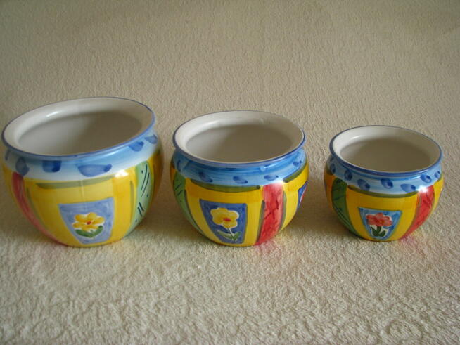 Piękny, ręcznie malowany zestaw 3 stylowych doniczek – osłon
