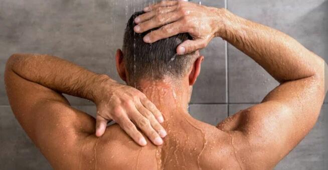 Szukam przyjaciela. kobiety do pocałunków.