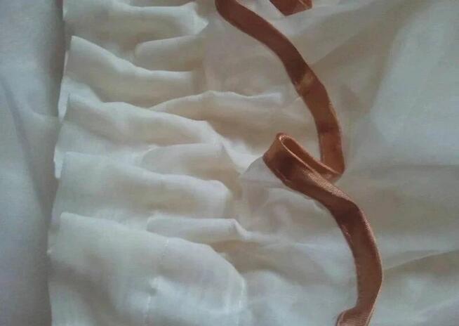 Gładki woal ecru + lamówka pomarańcz 150-160 x 160 wys firan