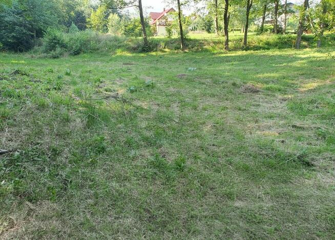 Zaciszna działka z prywatnym lasem i strumykiem: https://you