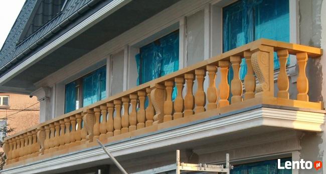 Balustrady z piaskowca z kwadratowymi tralkami