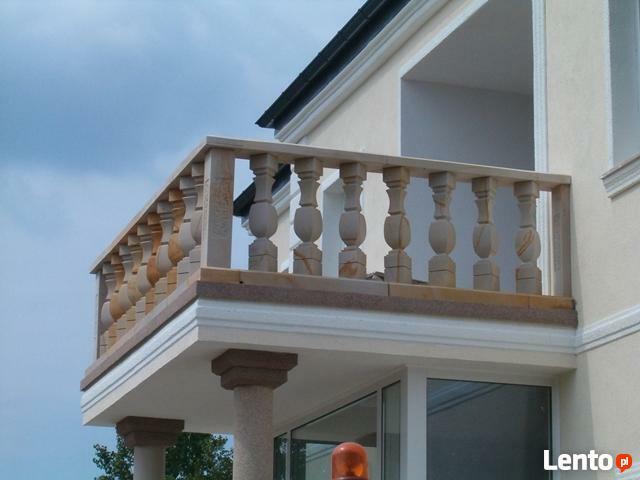 Balustrady z piaskowca z kwadratowymi tralkami