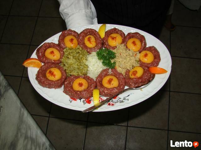 Kucharz z kelnerami do wynajęcia na obsługę wesela.