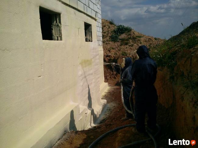 Izolowanie fundamentów poprzez natrysk pianką poliuretanową