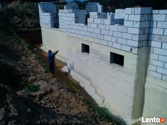 Izolowanie fundamentów poprzez natrysk pianką poliuretanową