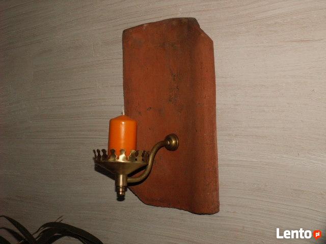 stare drewno rozbiórkowe bale deski cegła czerwona szamotowa