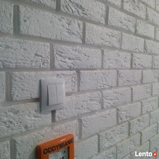 Biała cegła z gotową fugą płytki ścienne gipsowe