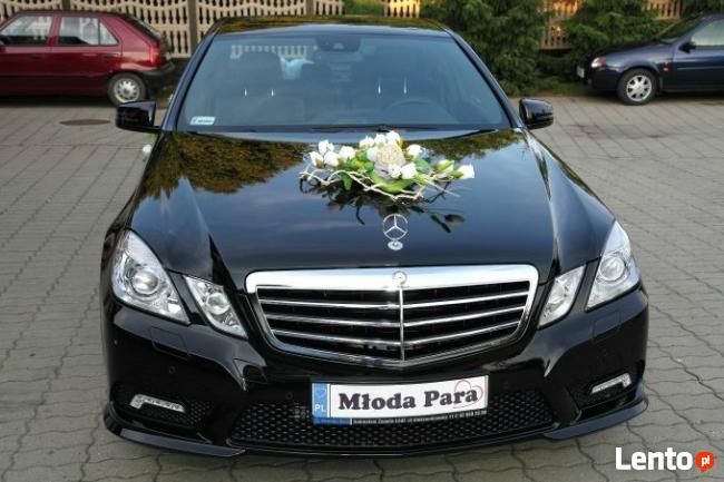 Elegancka limuzyna Mercedes E-class do ślubu