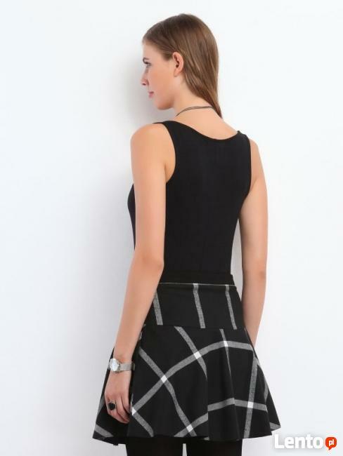 Troll Czarny top z przeszyciem