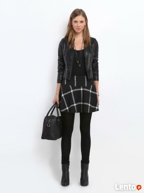 Troll Czarny top z przeszyciem