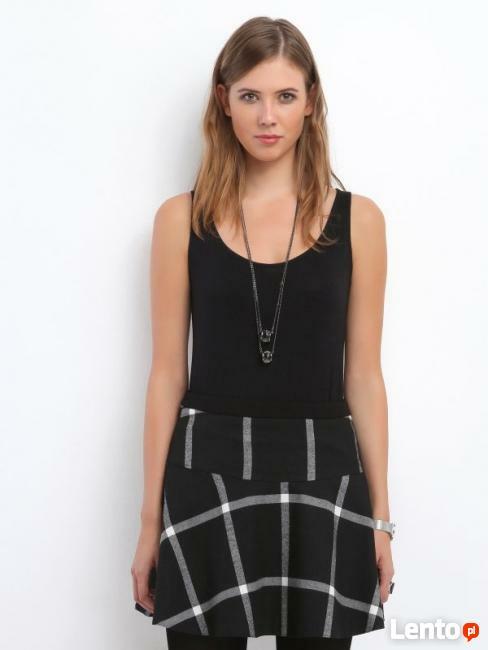 Troll Czarny top z przeszyciem