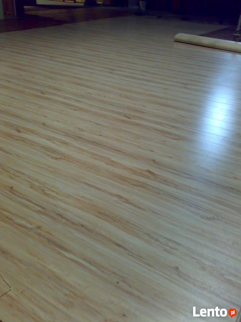 układanie paneli podłogowych