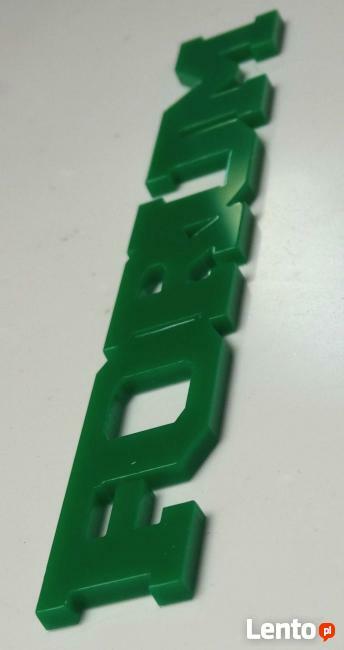 litery napisy tablice z pleksi