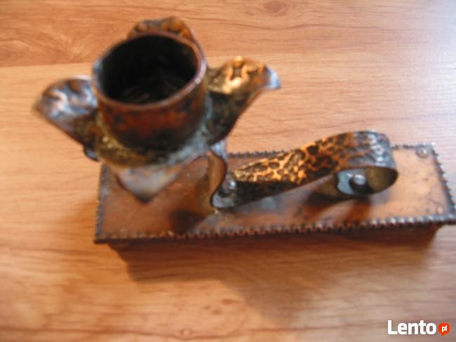 Świecznik z brązu -ręczna robota.