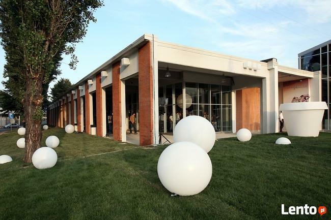 Duży zestaw kul ogrodowych świecących na biało średnica 30cm