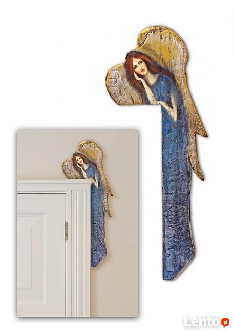 anioł ręcznie malowany na drewnie ozdoba nad drzwi