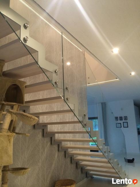 Schody metalowe, nierdzewne, na konstrukcji