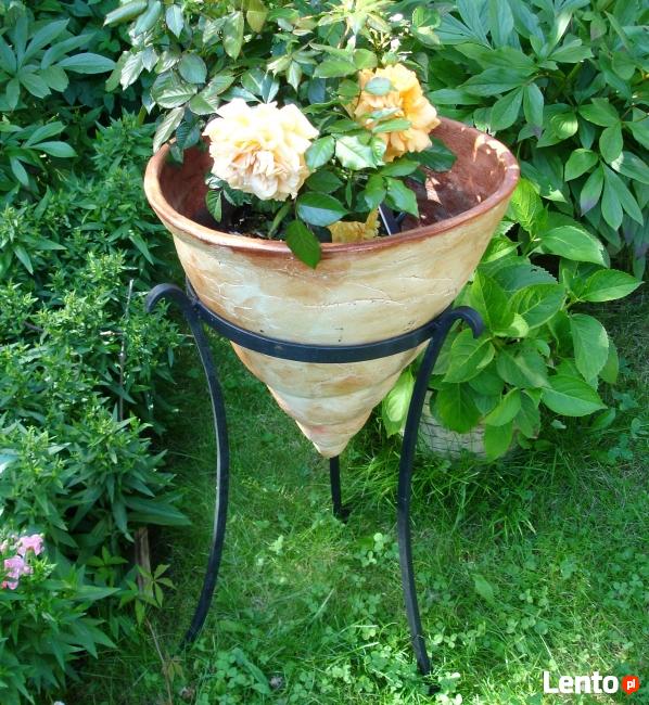 Donica ceramiczna mrozoodporna w stojaku 40X40 cm.