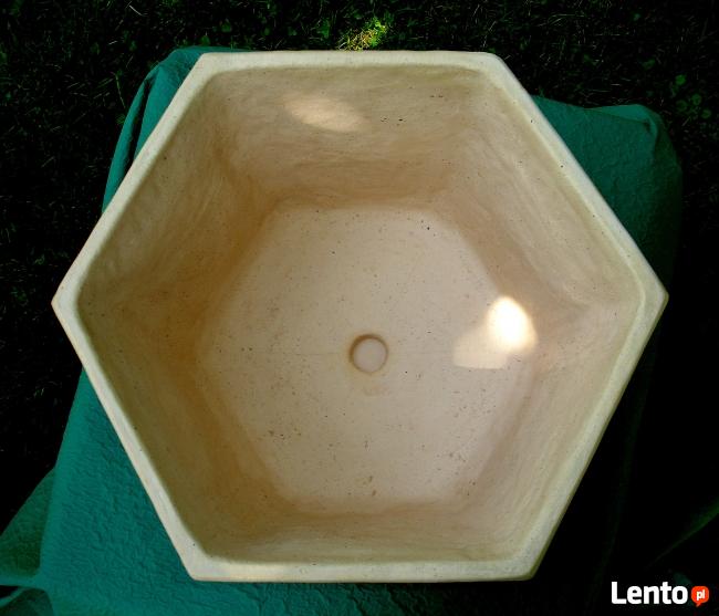 Sprzedam ceramiczną donicę mrozoodporną. 50 x 50 cm.