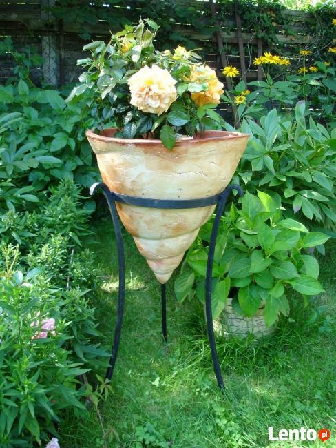 Donica ceramiczna mrozoodporna w stojaku 40X40 cm.