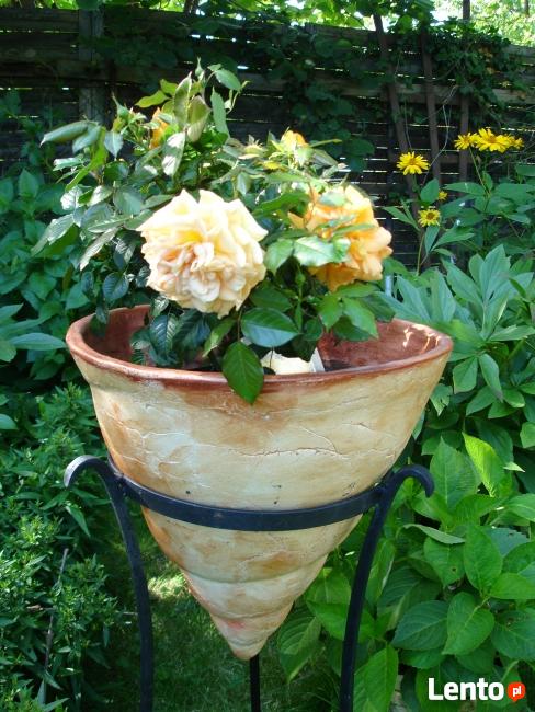 Donica ceramiczna mrozoodporna w stojaku 40X40 cm.