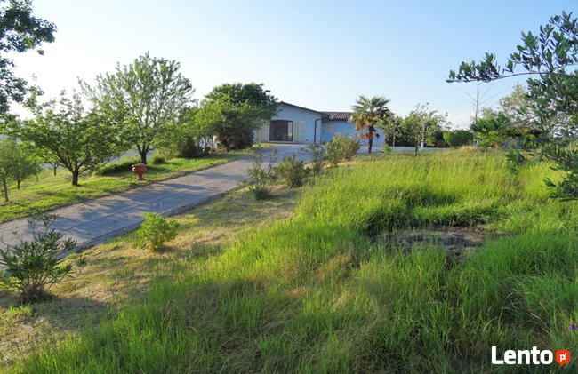 we włoszech umbria duża posiadłość w pobliżu miasta Gubbio