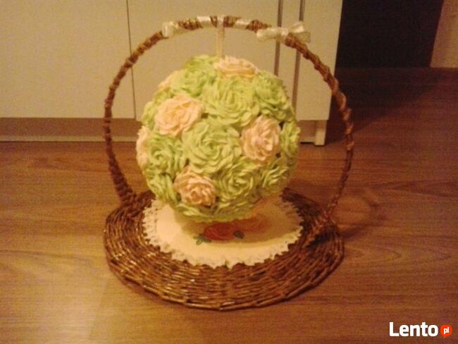 Kule kwiatowe z włoskiej krepy, kwiaty z organzy