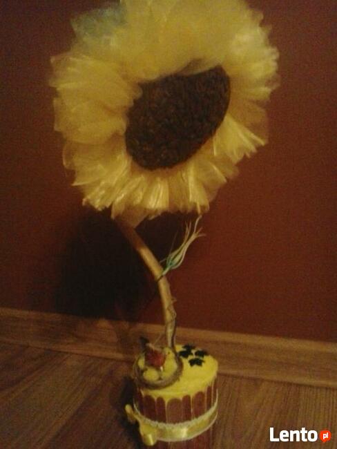 Kule kwiatowe z włoskiej krepy, kwiaty z organzy