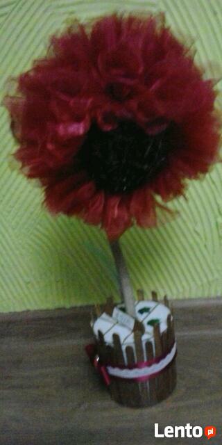 Kule kwiatowe z włoskiej krepy, kwiaty z organzy