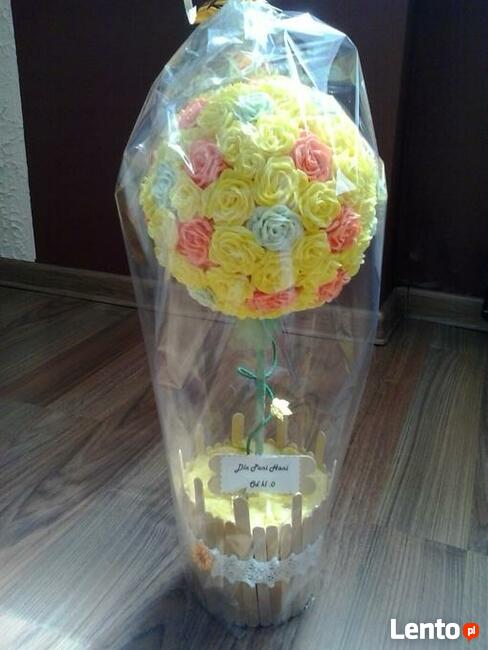 Kule kwiatowe z włoskiej krepy, kwiaty z organzy