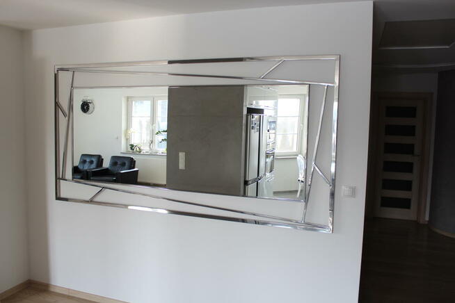 Lustro w ramie ze stali nierdzewnej