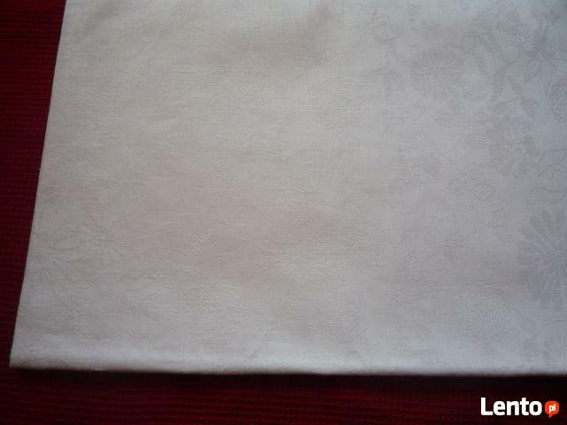Materiał 140x152cm Biały Adamaszek Tłoczone kwiatki na obrus
