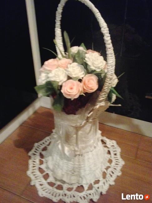 Gorset ,kosz z kwiatami -papierowa wiklina