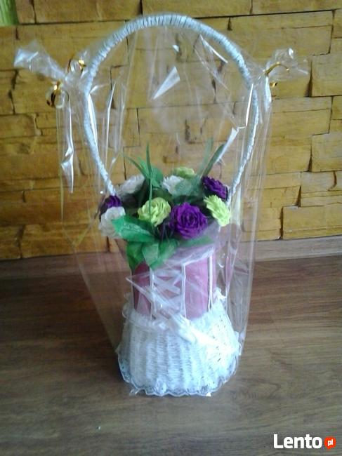 Gorset ,kosz z kwiatami -papierowa wiklina