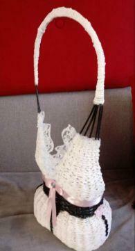 Gorset ,kosz z kwiatami -papierowa wiklina